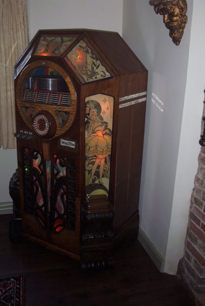 1942 WURLITZER VICTORY JUKEBOX