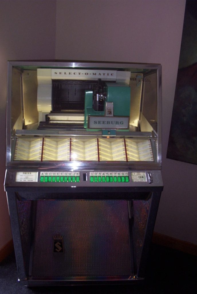 Very Nice Seeburg L100 Jukebox 1957