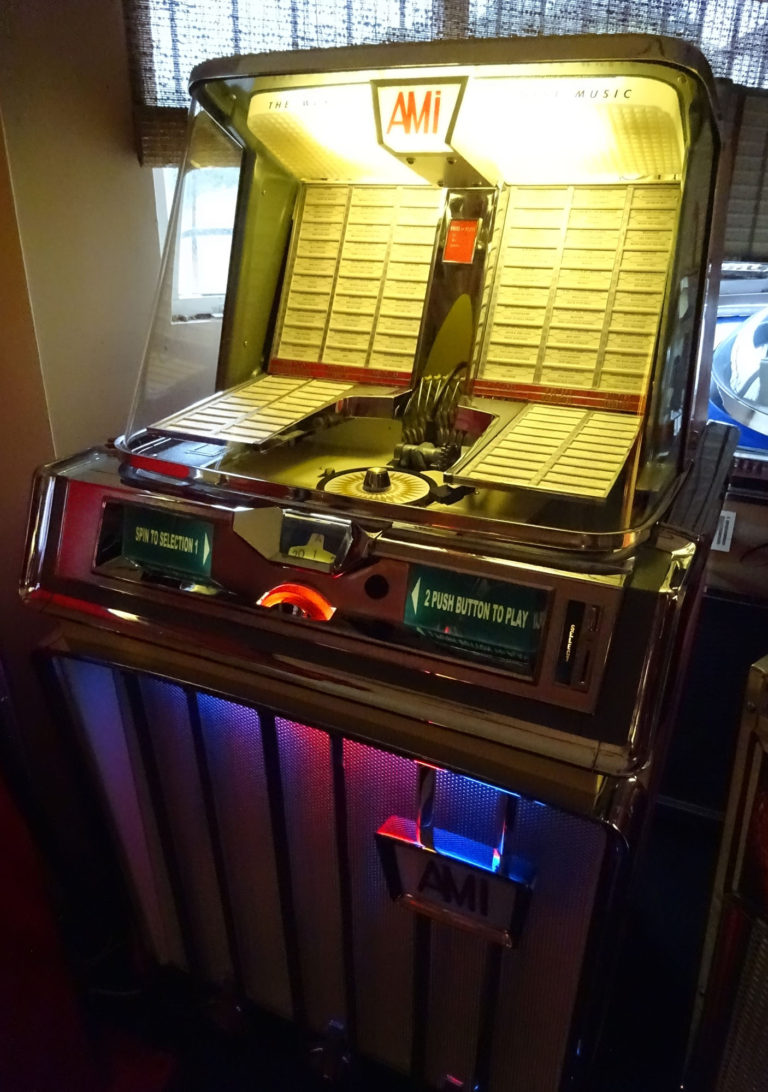 BEAUTIFUL FULLY RESTORED 1959 AMI J200 JUKEBOX
